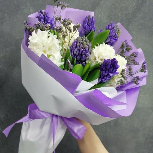 9 hyacinths and limonium