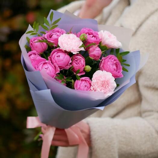 Bouquet of Dianthus and peony-shaped roses