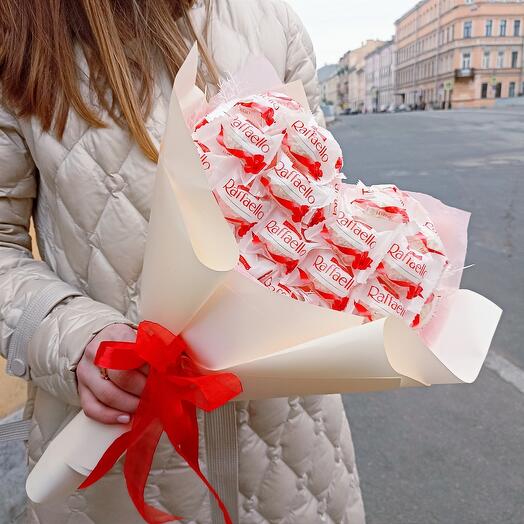 Букет из Рафаэлло "от всего Сердца"