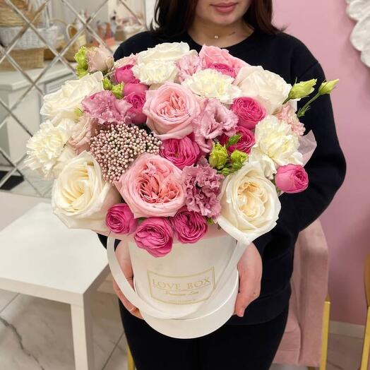 Flores en una Caja de sombreros, rosas en forma de Peonía