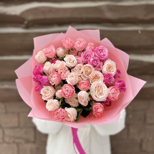 Bouquet of 11 peony-shaped bush roses