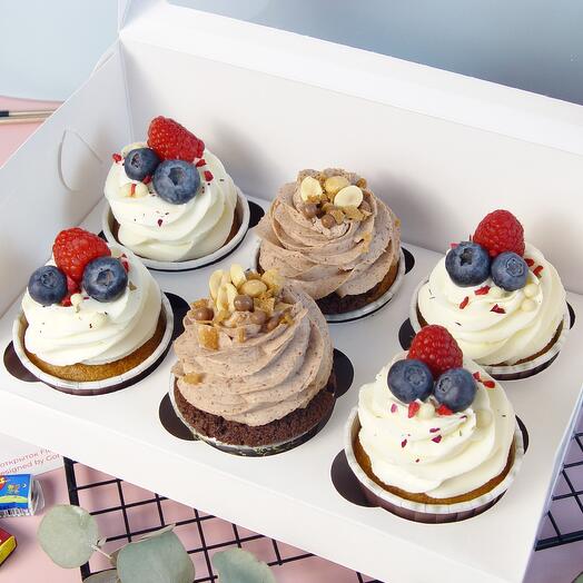 Juego de 6 cupcakes Snickers de chocolate con caramelo salado y vainilla con relleno de bayas como regalo