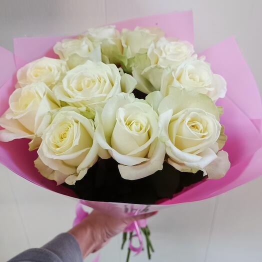 Bouquet of 11 roses in a package