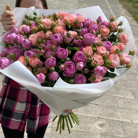 Букет из 17 кустовых пионовидных роз микс