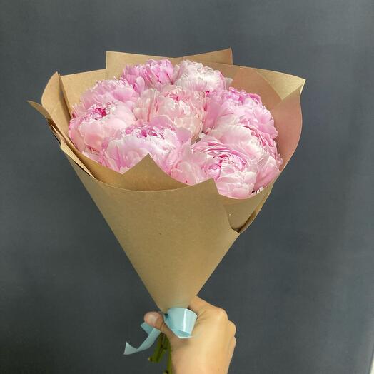 9 peonías Rosadas en la elaboración