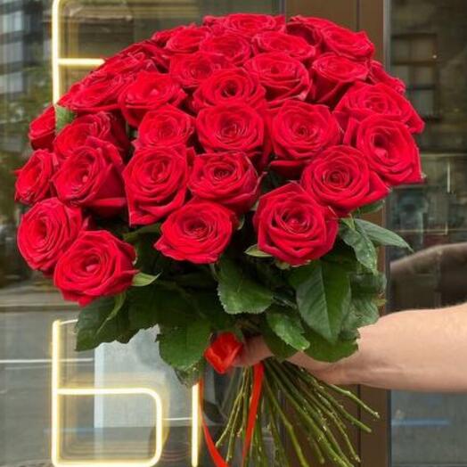 Букет из 35 красных роз