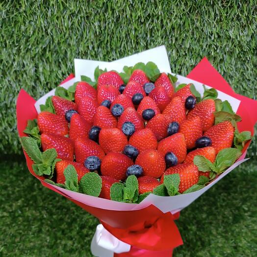 Bouquet of strawberries "Berry riot"