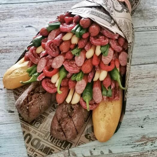 Букет с багетом,колбасками и сыром