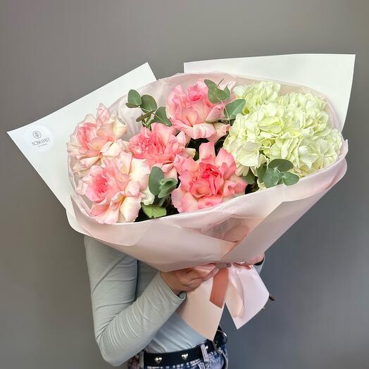 Rosas francesas con hortensias