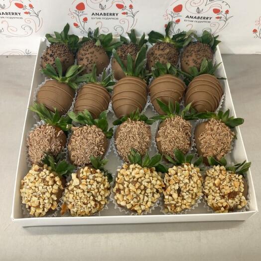 Juego de fresas en chocolate con leche 20 piezas