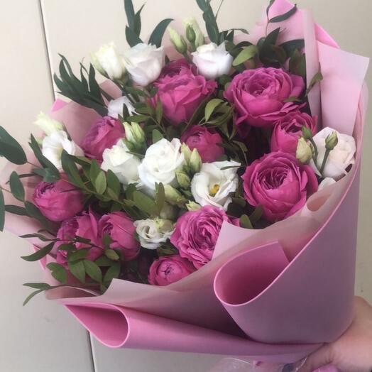 Fragrant bouquet with peony-shaped roses