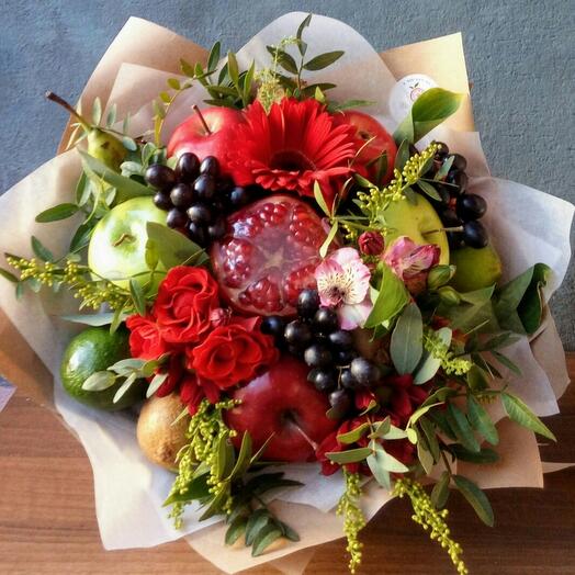 Букет из фруктов и цветов "Кармен"