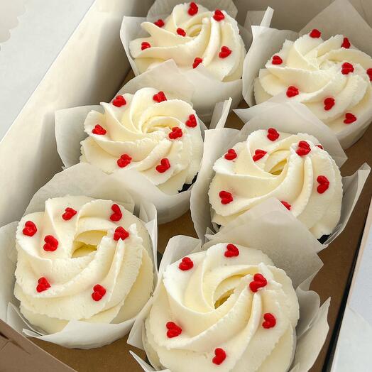 Cupcakes con corazones de crema 🧁