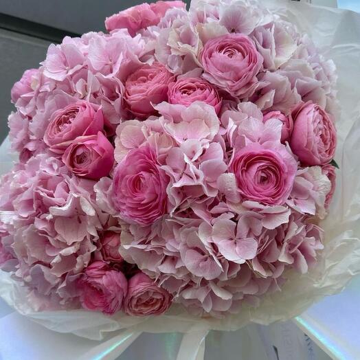 Hortensia Rose and Pink Roses