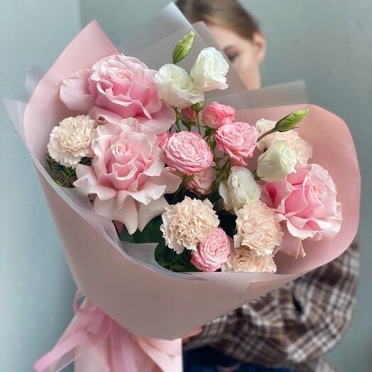 Нежный букет с ажурными розами