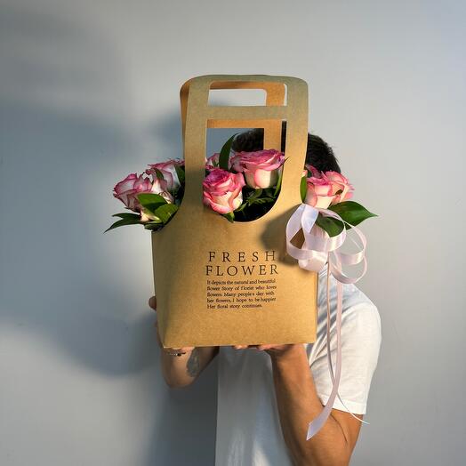 Handbag with pink roses