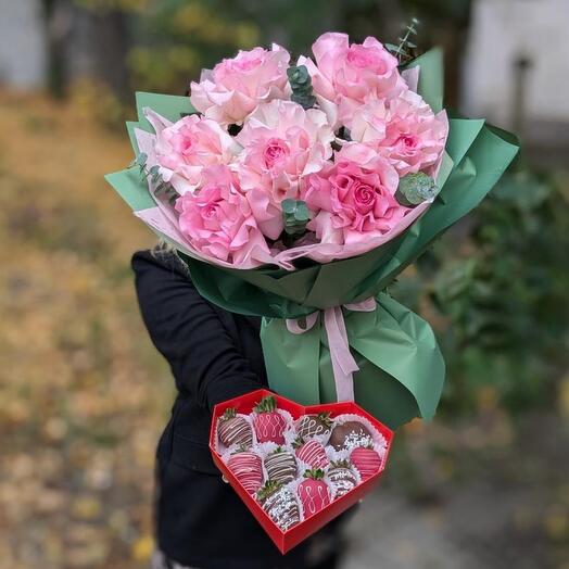 Set: 7 French roses and chocolate-covered strawberries