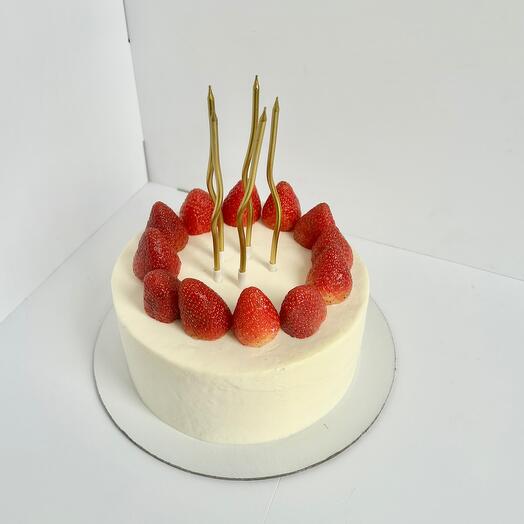 Cake with strawberries and candles