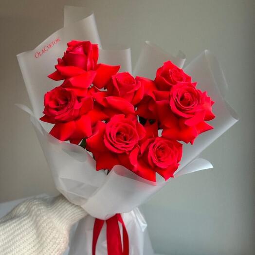 Bouquet of French scarlet roses "declaration of love"