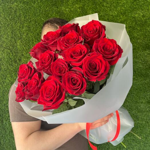 Голландские красные розы 15 штук