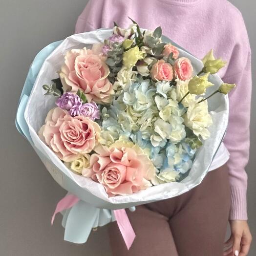 Delicate bouquet with Pink Mondial roses