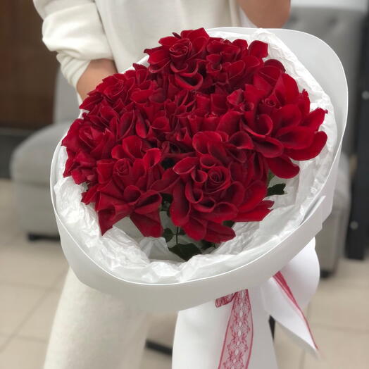 Ramo de rosas francesas rojas