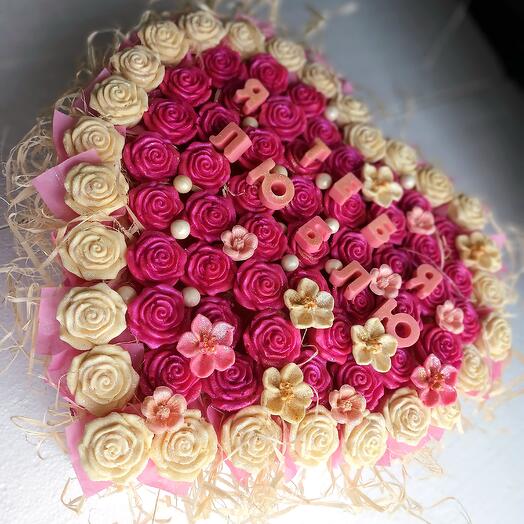 Цветы в коробке сердце