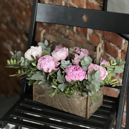 Пионы в ящике