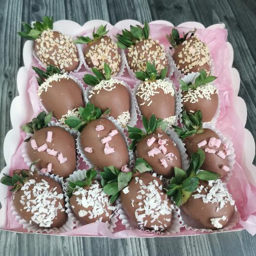 Клубника в молочном шоколаде-Дарим эмоции, которые можно попробовать!"