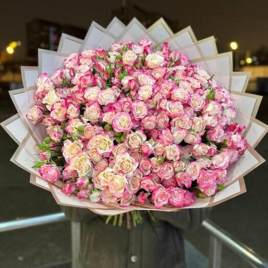 Bouquet of bush roses