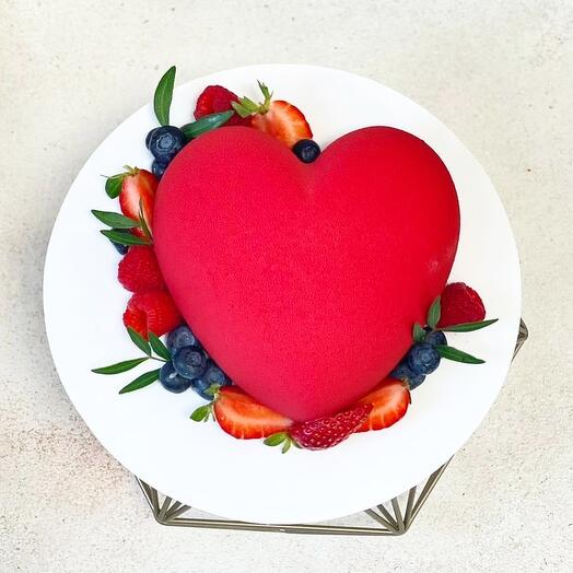 Heart cake with berries