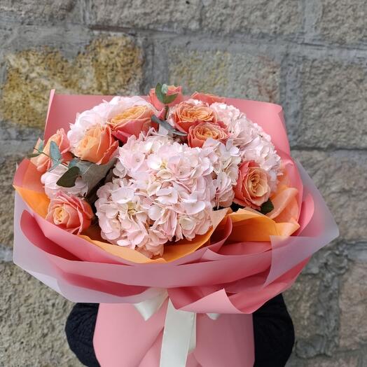 Ramo con Hortensia y rosa