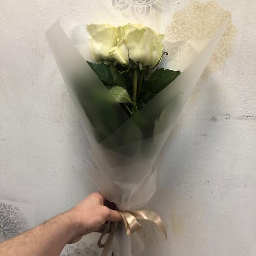 Bouquet of three large roses Ecuador