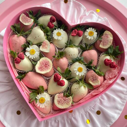 Клубника в шоколаде «Она сказала да» (20-26 ягод) девушке на день влюбленных