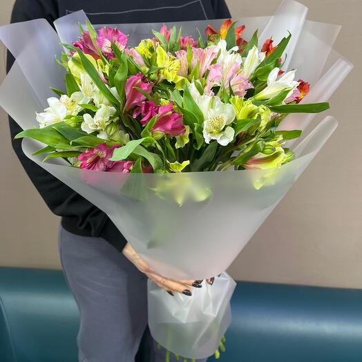 Bouquet of alstroemeria mix