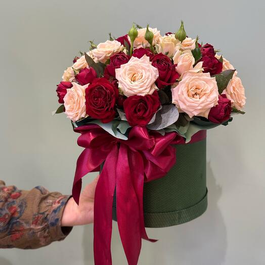 Цветы в коробке в красном