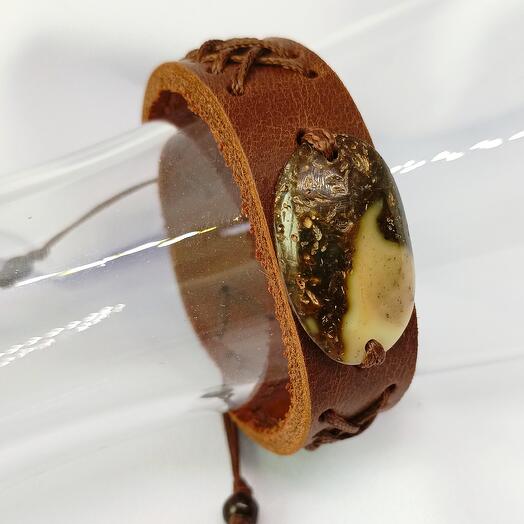 Натуральный кожаный браслет с янтарём