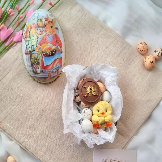 Шкатулка с шоколадными фигурками