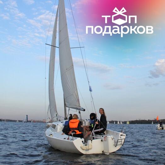 Подарочный сертификат Прогулка на яхте Микро Круизер с капитаном для 1-3 чел. (1 час)
