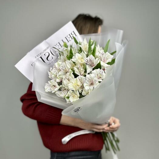 Букет из 9 белых альстромерий
