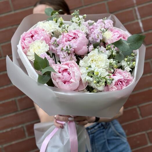 Шикарное трио пионов ,диантусов и ароматной маттиолы💕