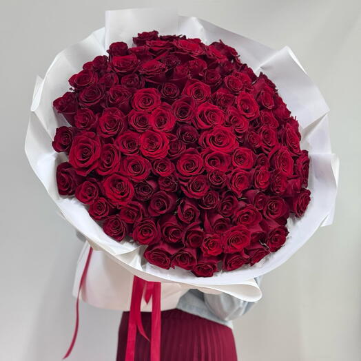 Моно букет из 101 красной розы