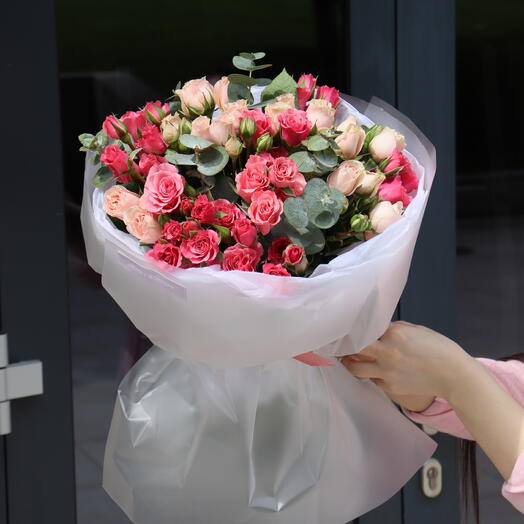 Монобукет из кустовых роз 15 шт