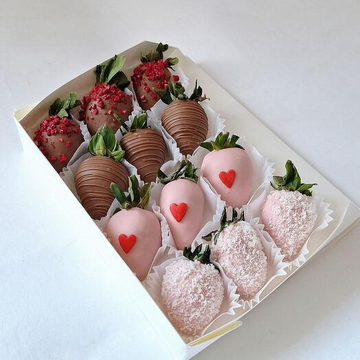 Клубника в белом и молочном шоколаде