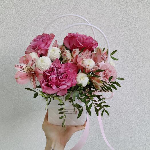 Сумочка с пионовидными розами Кантри Блю 🌸
