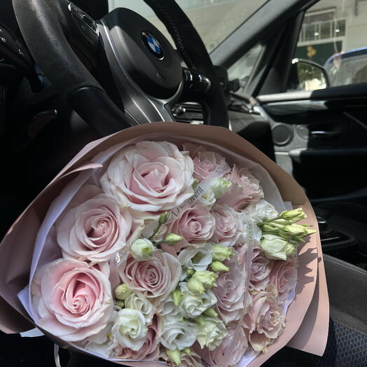 Eustoma mit Rosen