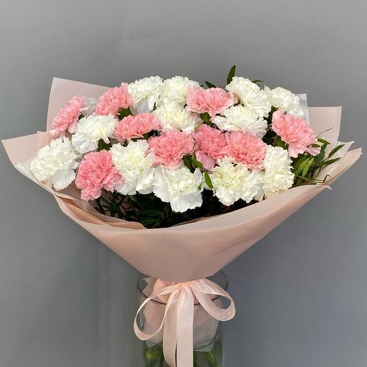 Букет из диантусов и фисташки