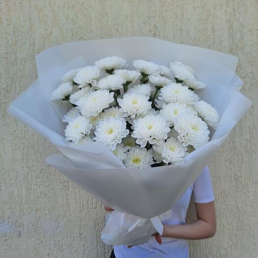 Букет из 7 белых кустовых хризантем