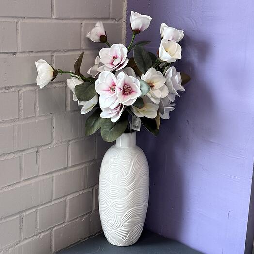 Магнолии (7 штук) в вазе 🌸