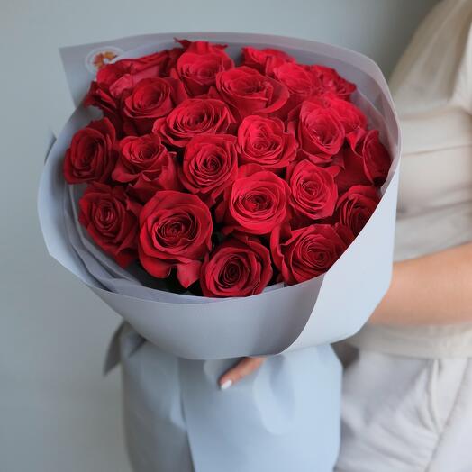 25 красных роз